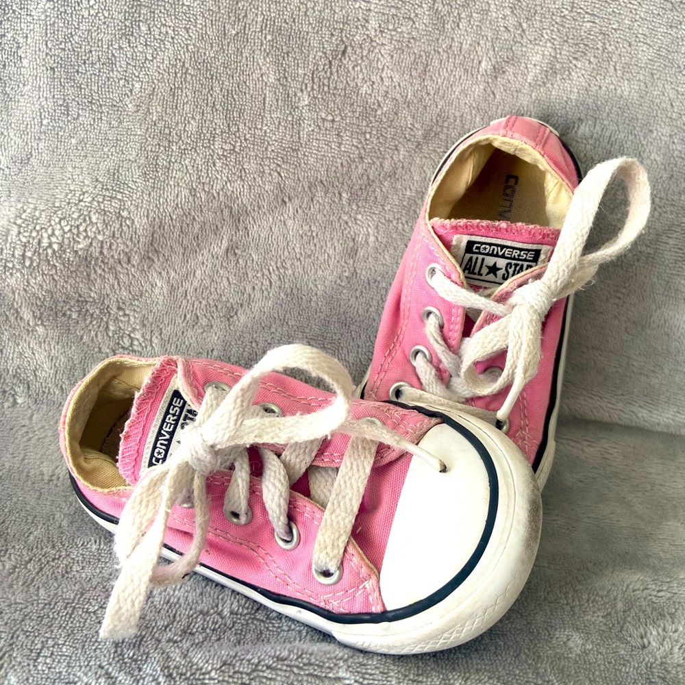 Pink Converse toddler girl size 6